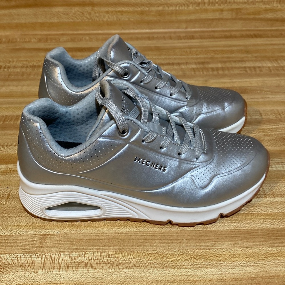 Skechers Women’s Uno - Aluminiferous sneakers size 5